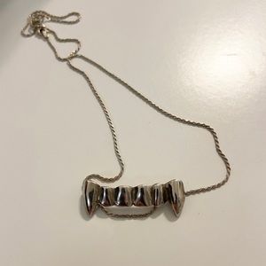 Verameat Fang Grill Necklace✨
